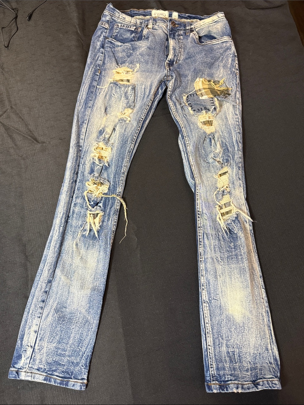 Distressed Light Wash Ripped Skinny Jeans - Blue Size 32